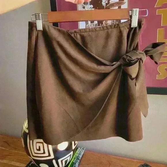 EVERLY Women's Suede Tie Skirt Size M Brown Mini Back Zipper - Picture 1 of 5